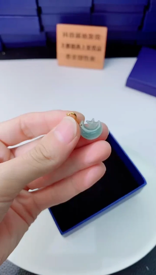 翡翠未镶嵌颈饰1111111