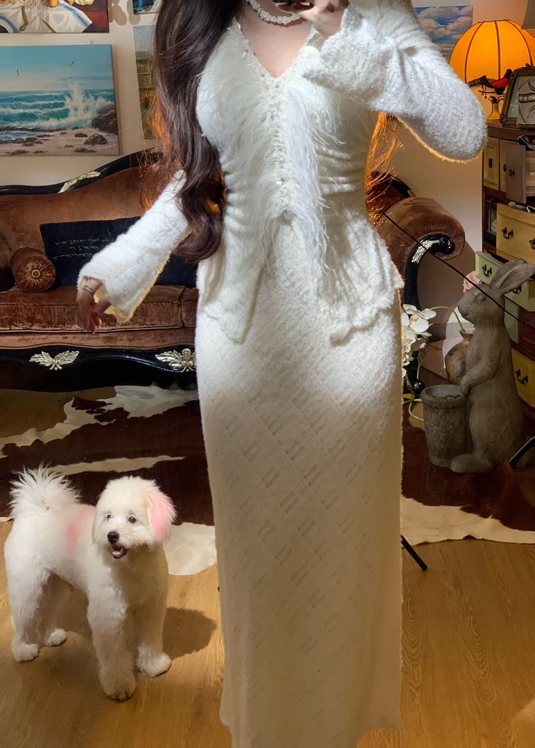 《毛绒绒》2024冬季假两件贵气拼接羽毛弹力加厚蕾丝连衣裙J216