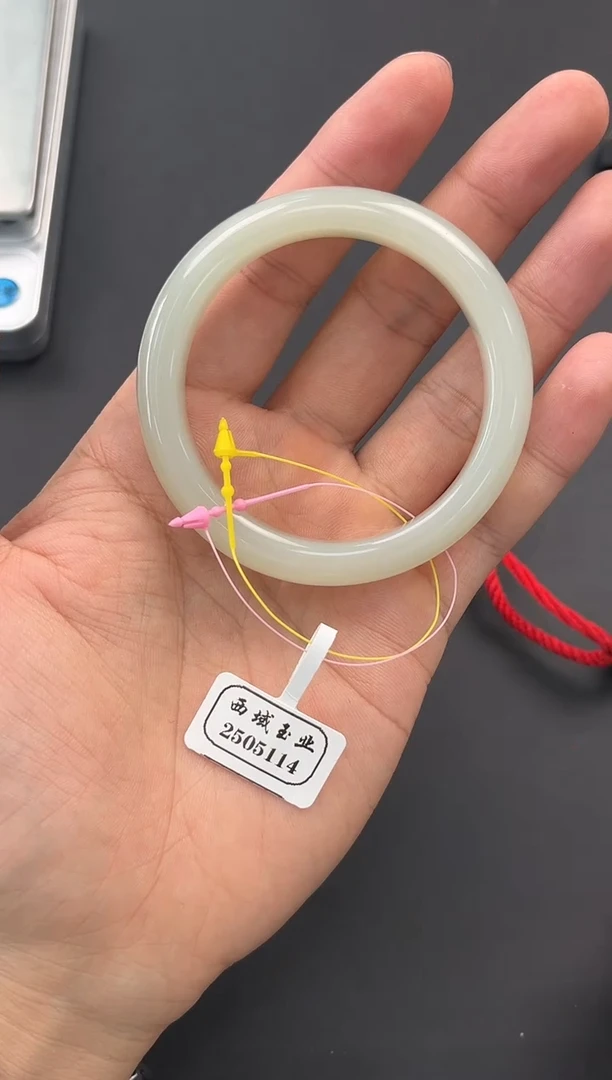 未镶嵌手串和田玉且末青白手镯卡52.4微色差