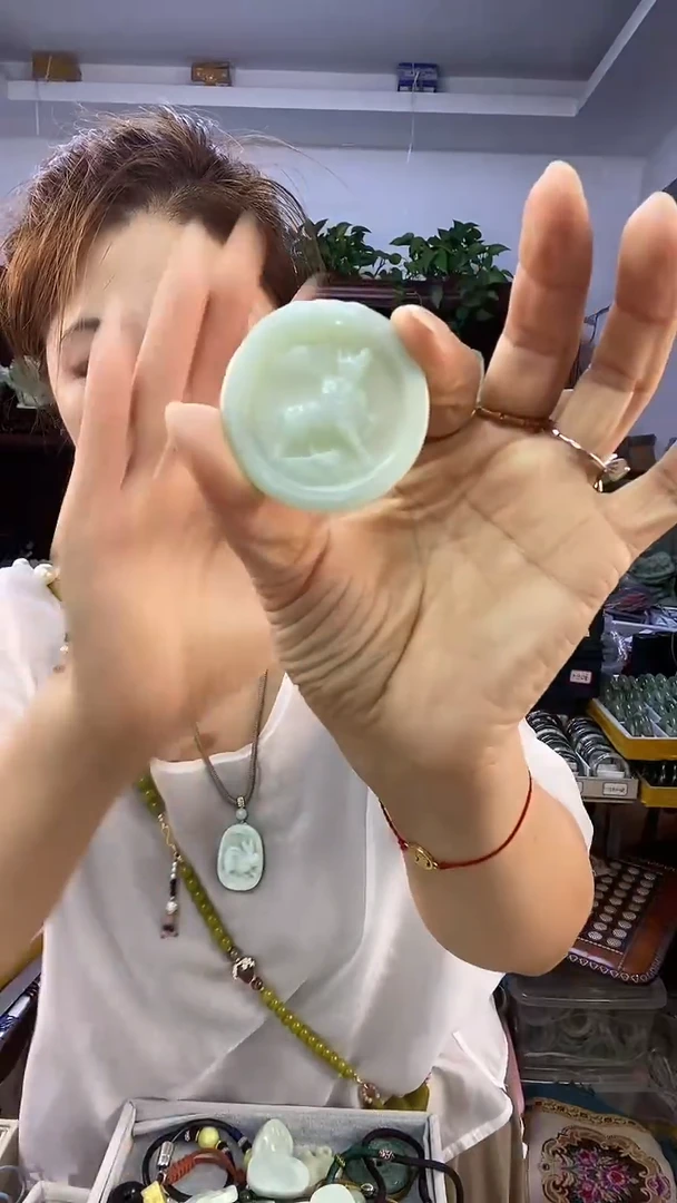 未镶嵌蛇纹石玉十二生肖牛多样性随机发一