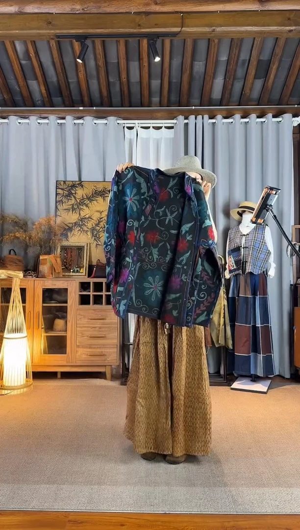 设计师款黑灰羊毛彩绣中长外套