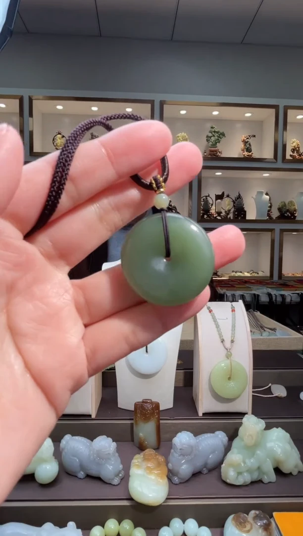 颈饰未镶嵌和田玉苏