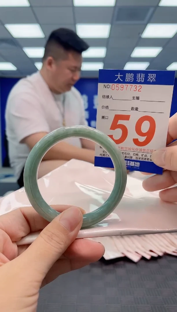 翡翠手镯未镶嵌AAAAAAAA
