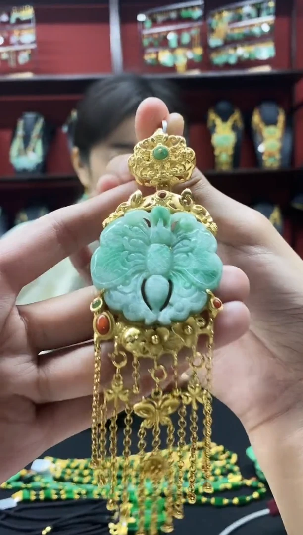 颈饰未镶嵌翡翠吊坠