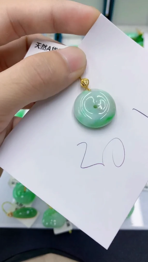翡翠未镶嵌颈饰翡翠