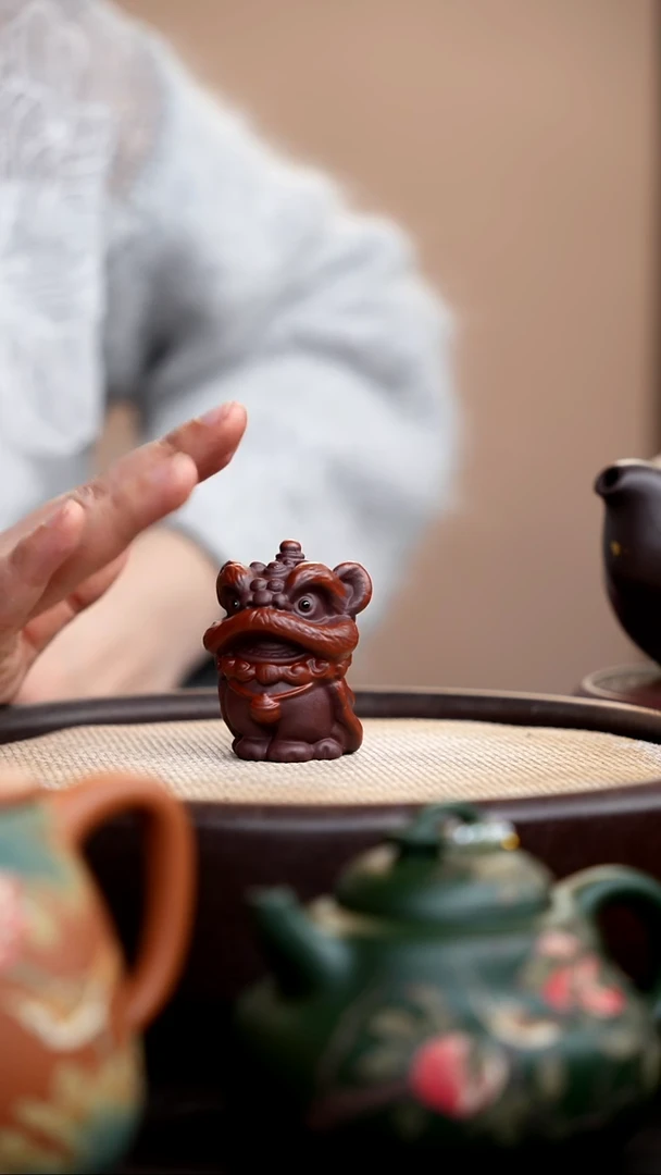 茶壶紫砂紫泥醒狮小茶宠