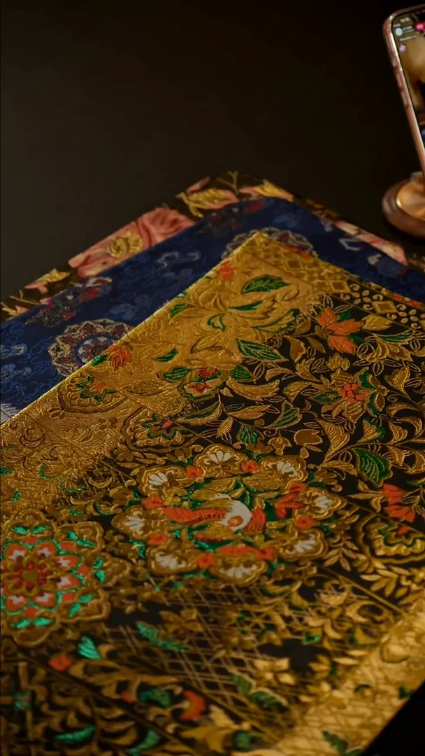 云锦/唐宝象纹饰茶席