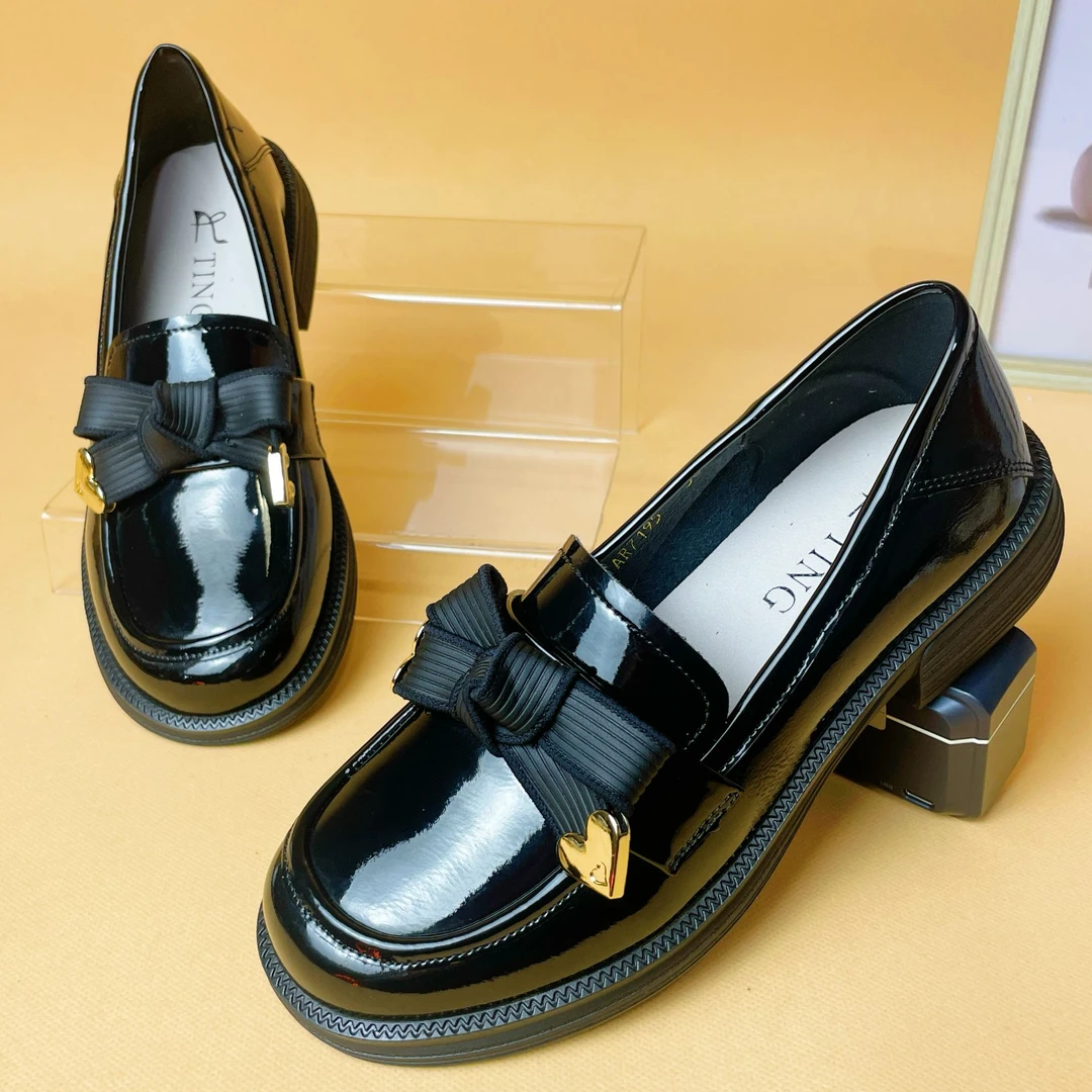 春季套筒乐福鞋英伦风松露黑皮鞋圆头百搭秋季皮鞋黑色