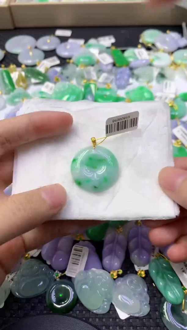 颈饰未镶嵌翡翠天然缅甸翡翠A货