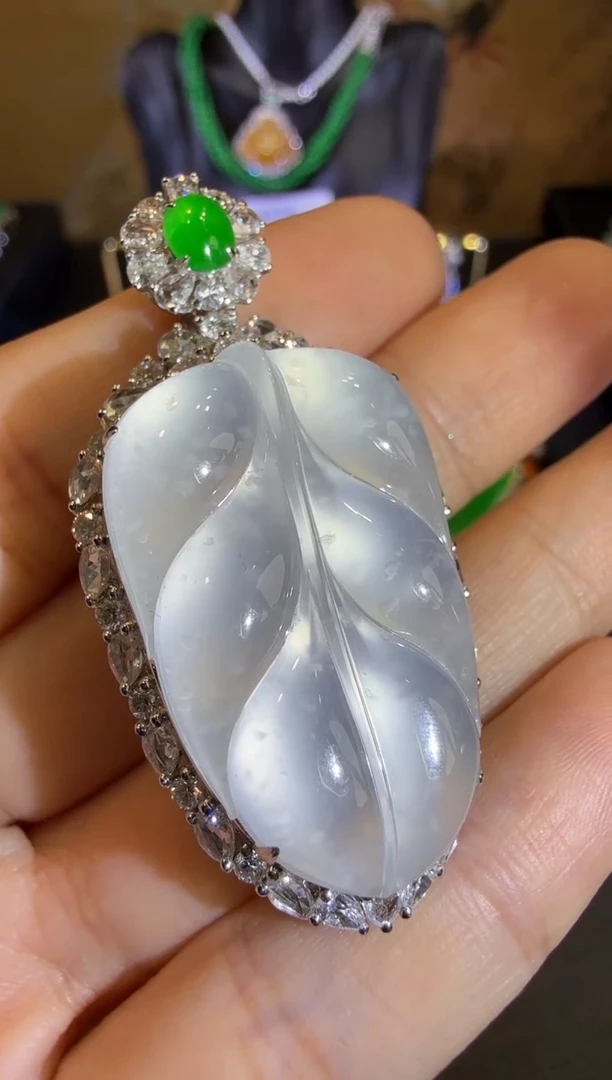 【闪购商品】翡翠吊坠(赠链)18K金镶嵌玻璃种木那雪花棉大树叶吊坠