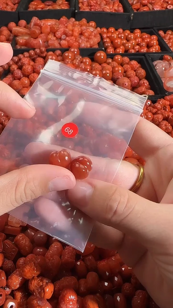 颈饰未镶嵌南红玛瑙1