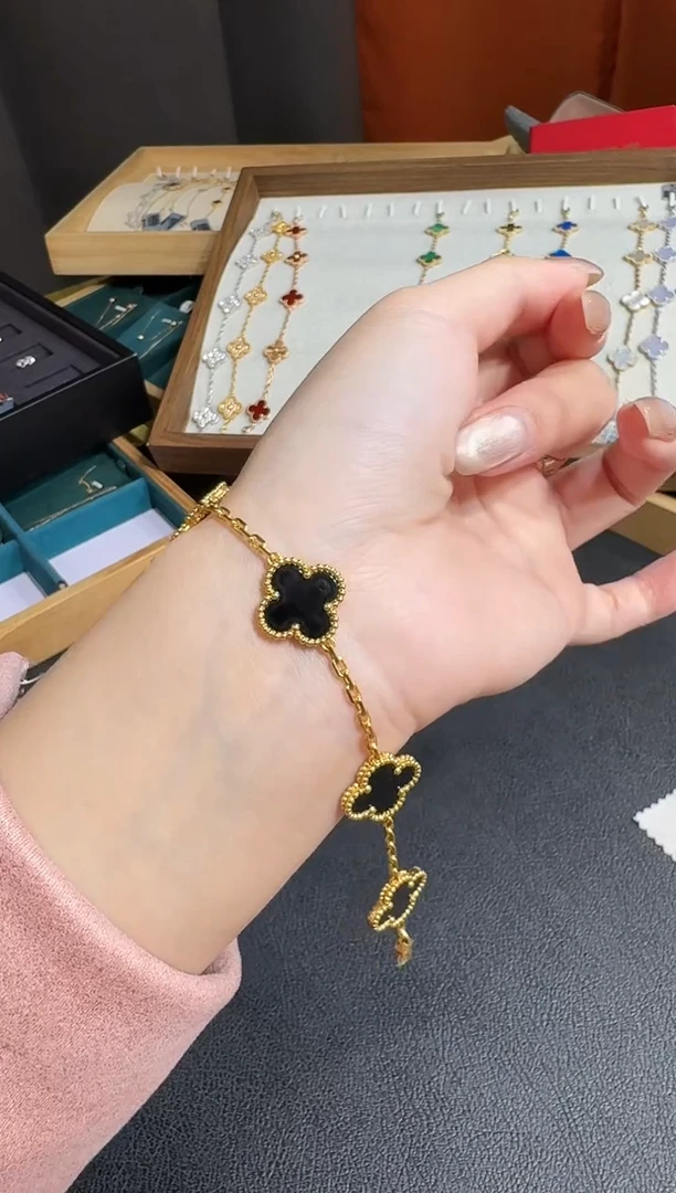 18K金镶嵌手链玛瑙/玉髓黑色k黄，五花手链