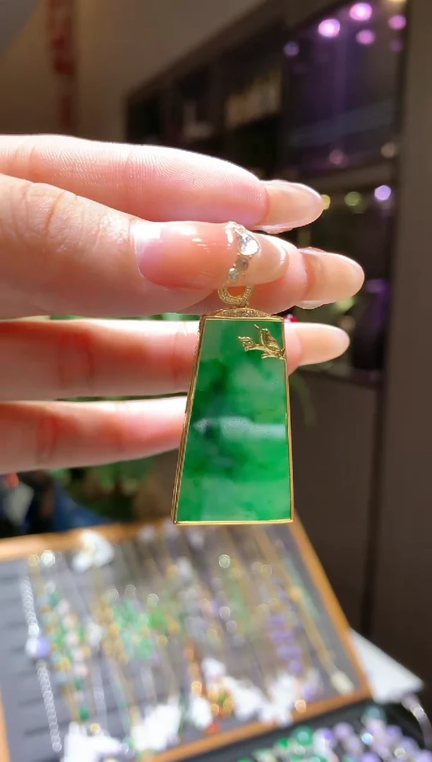 【闪购商品】翡翠吊坠(不含链)18K金镶嵌无事牌