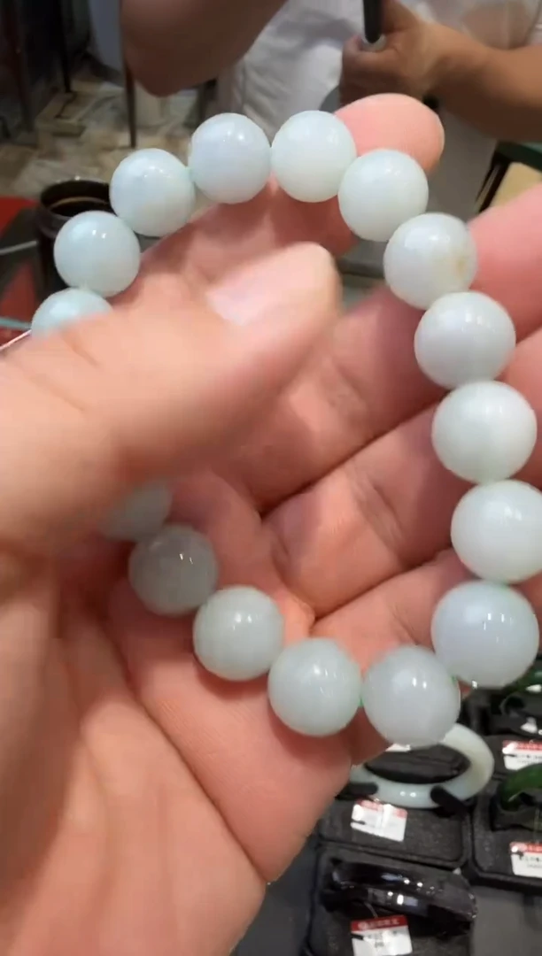 未镶嵌手链翡翠多样性发一