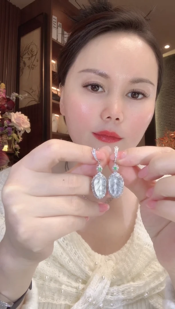 18K金镶嵌翡翠耳饰A75