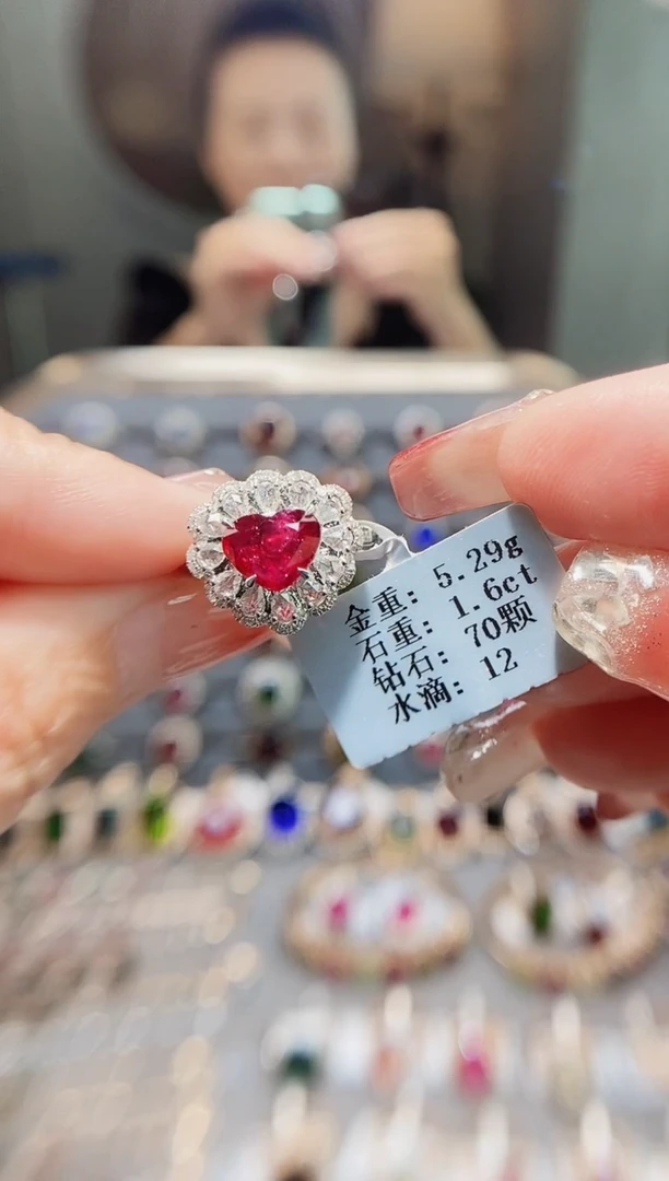 18K金镶嵌戒指红宝石1.6..