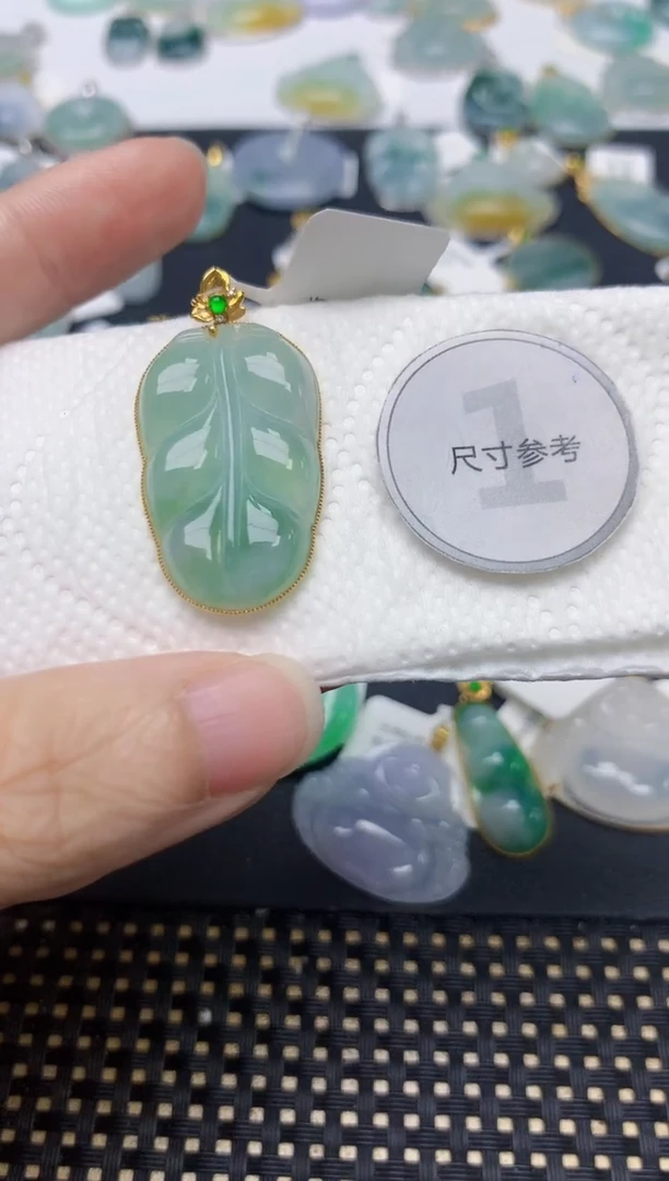 颈饰18K金镶嵌翡翠天然缅甸A货翡翠