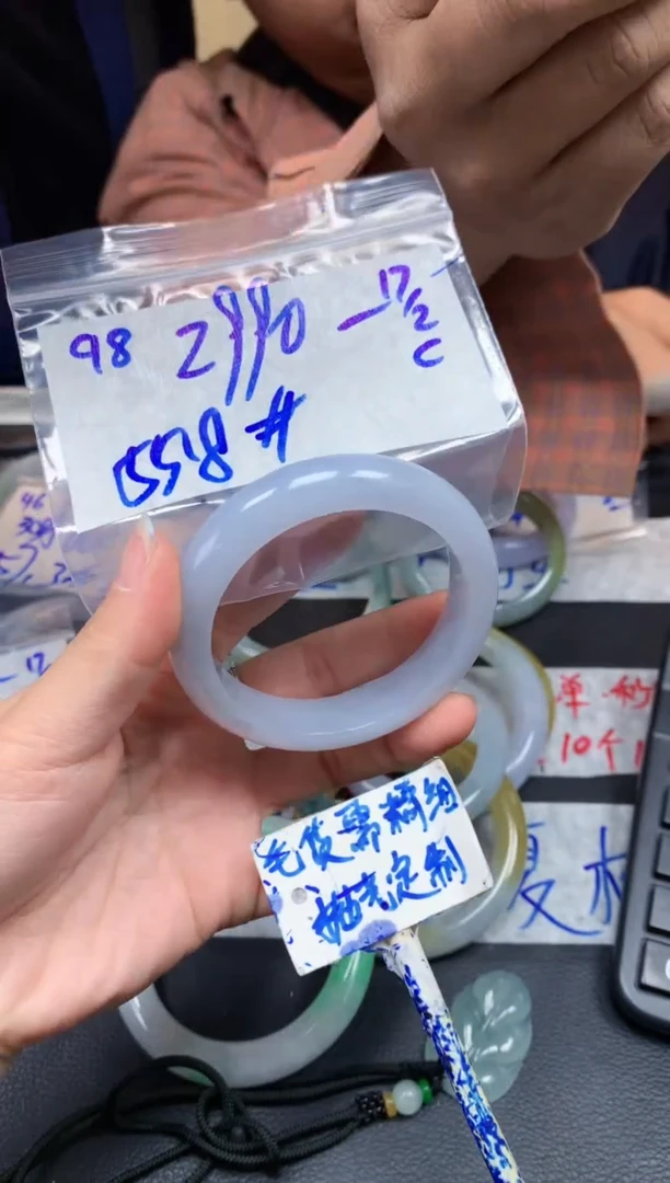 【闪购商品】定制翡翠未镶嵌98毛货需精细抛光手镯多样性拍一发一