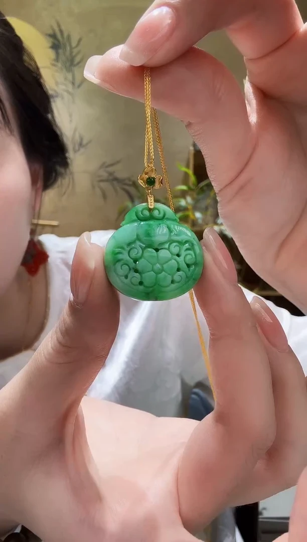 颈饰未镶嵌翡翠吊坠