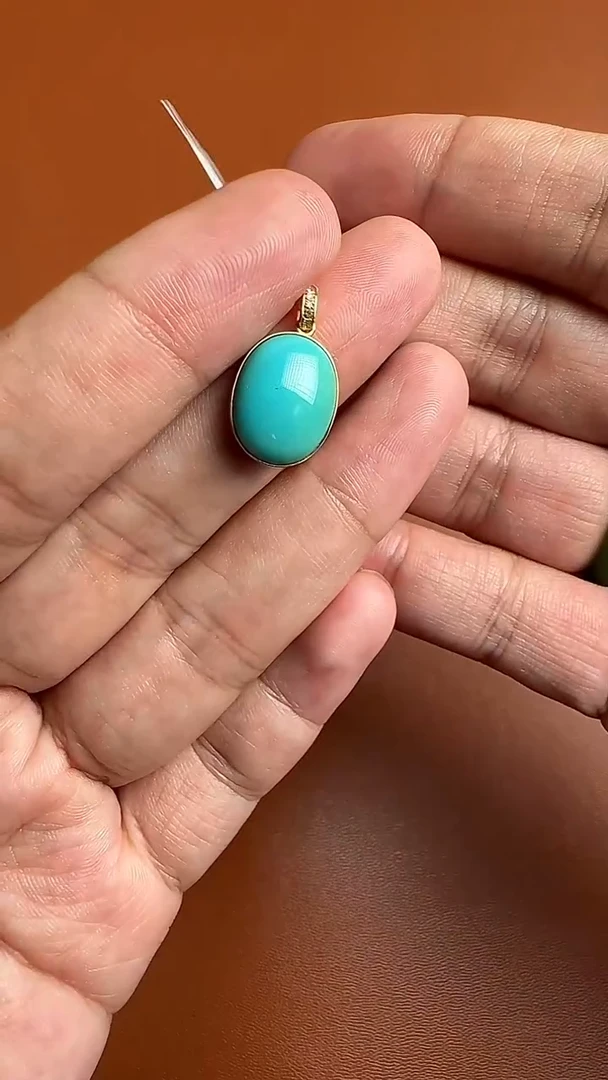 18K金镶嵌绿松石吊坠(不含链)18K金镶绿松蛋面吊坠