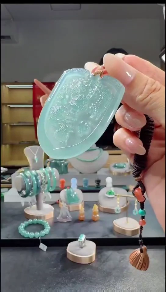 吊坠(不含链)未镶嵌翡翠龙牌