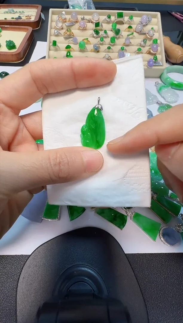 吊坠(不含链)18K金镶嵌翡翠980