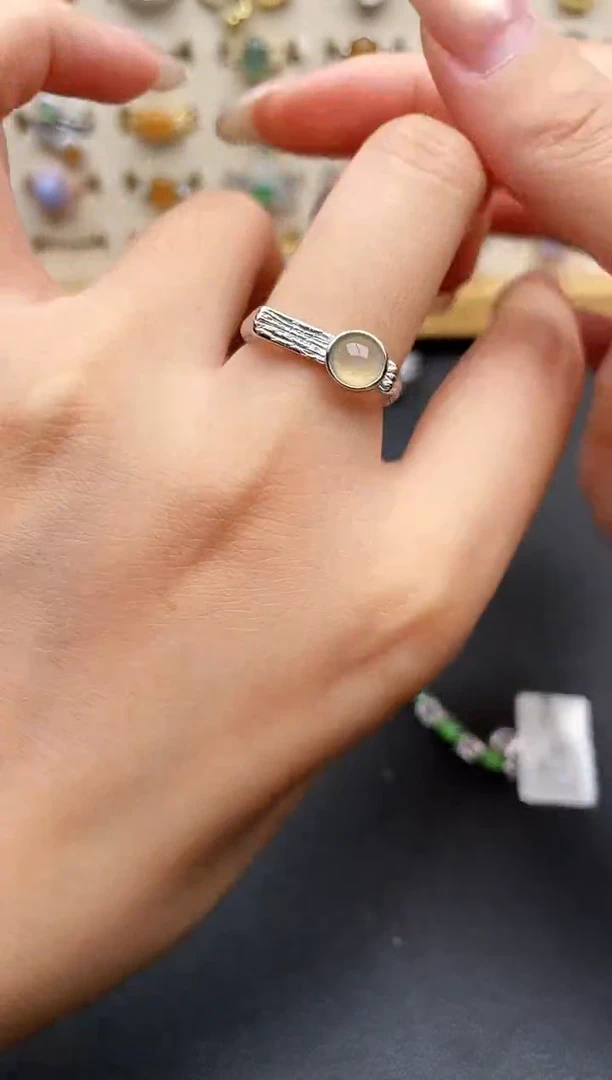 银S925镶嵌戒指翡翠一物一证一礼盒