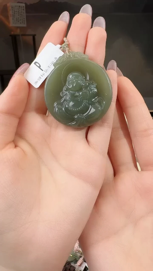 颈饰18K金镶嵌和田玉佛牌
