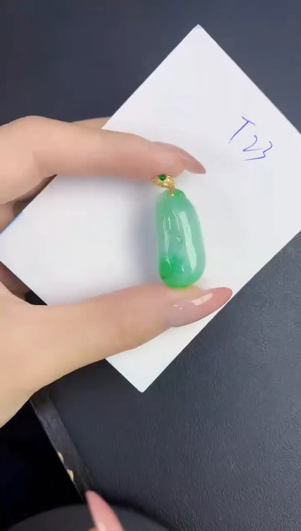 翡翠未镶嵌颈饰缅甸天然翡翠A货