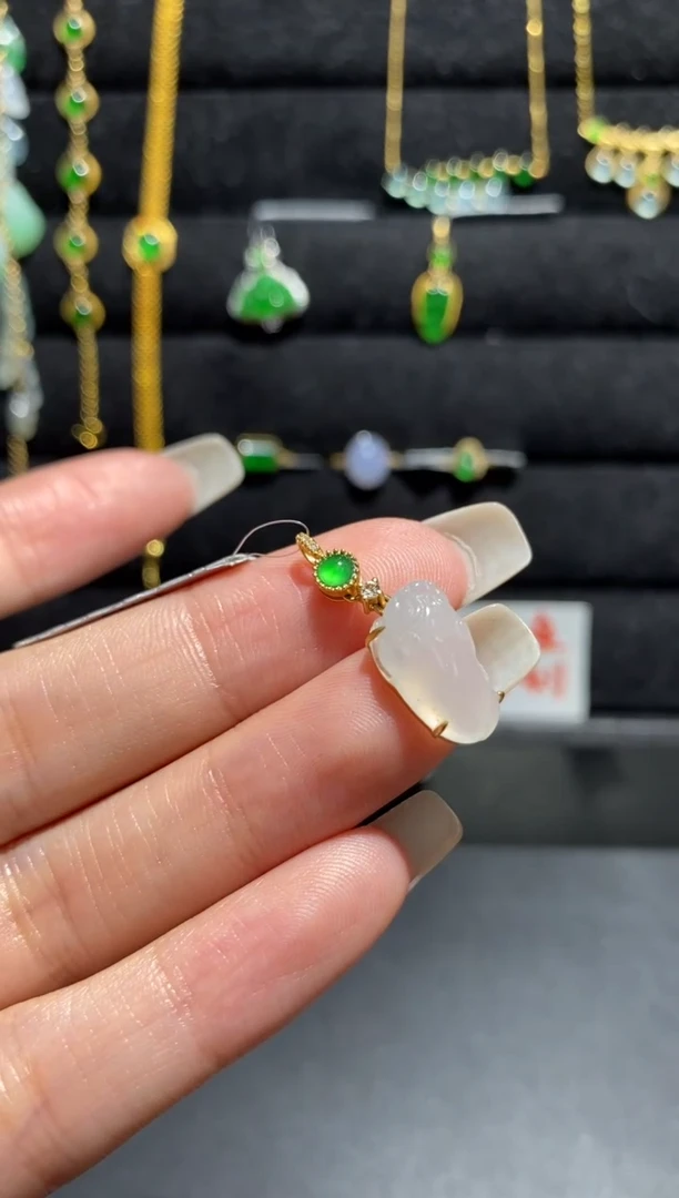 【闪购商品】翡翠颈饰18K金镶嵌吊坠