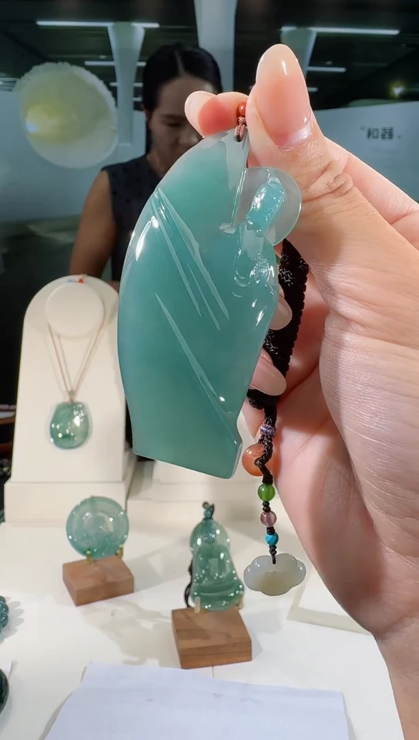翡翠未镶嵌吊坠(不含链)观音