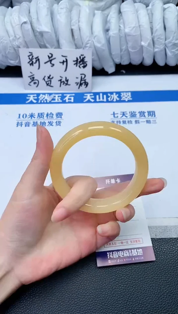 【闪购商品】石英质玉手镯未镶嵌Q810