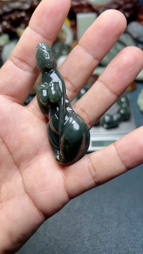 和田玉未镶嵌把件-