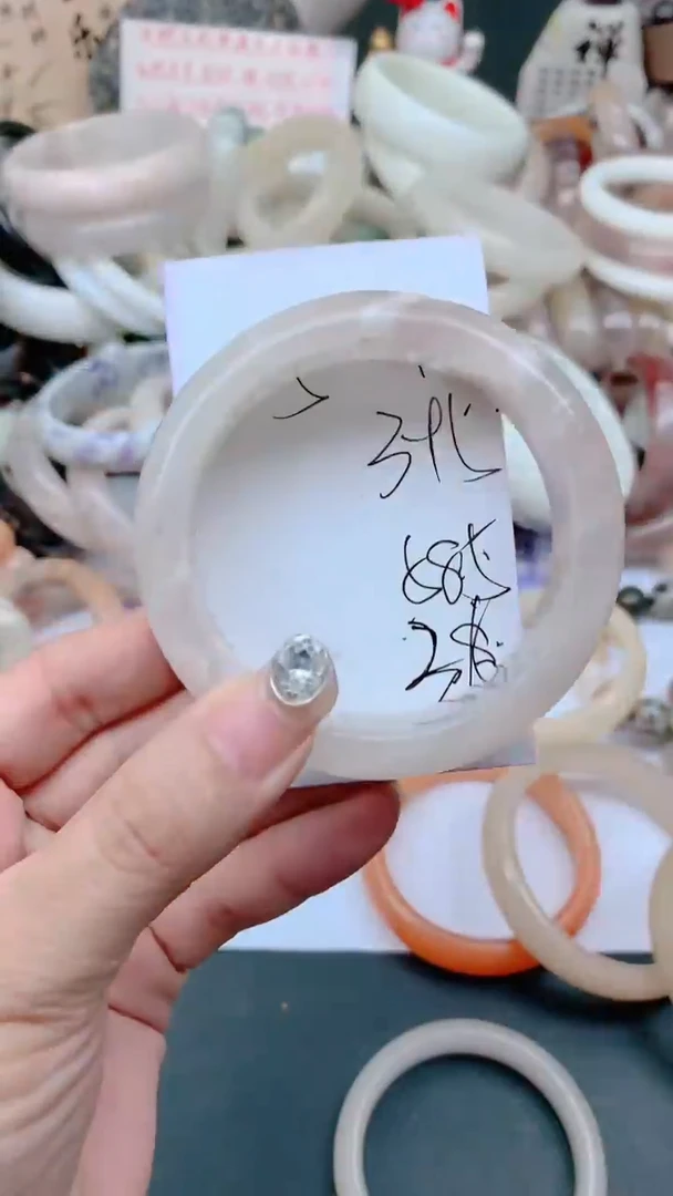 未镶嵌手镯石英质玉395