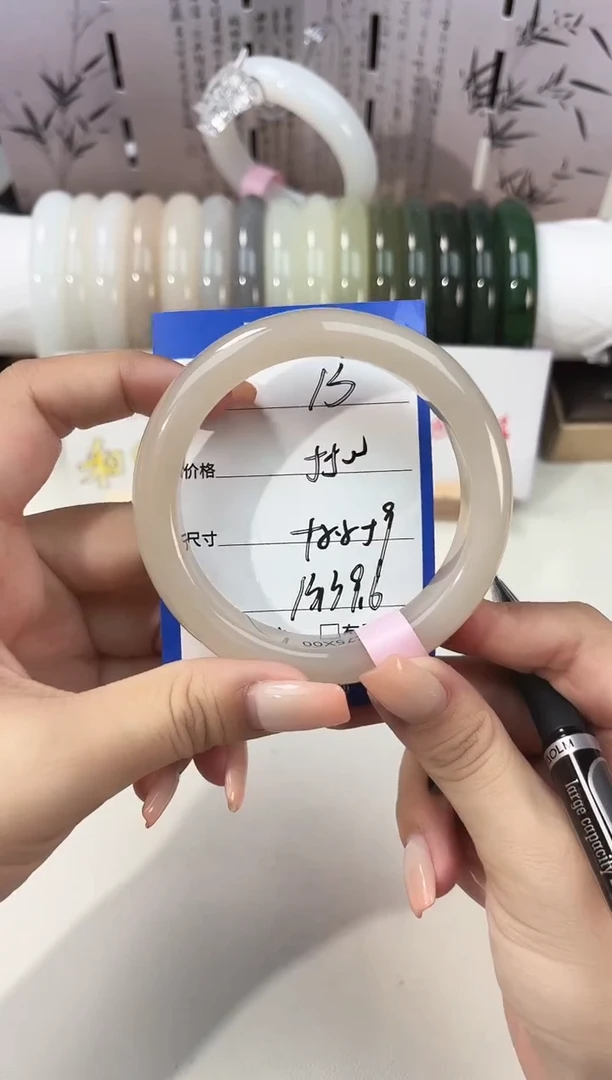 未镶嵌手镯和田玉藕粉13