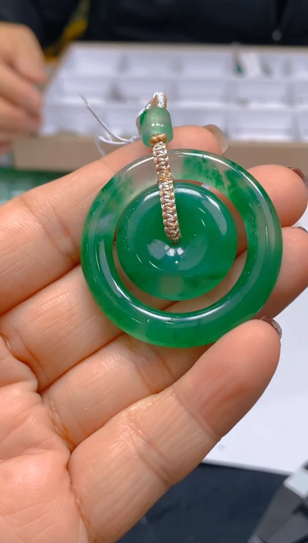 【闪购商品】石英质玉颈饰合金冰美人非洲翠A货，冰种