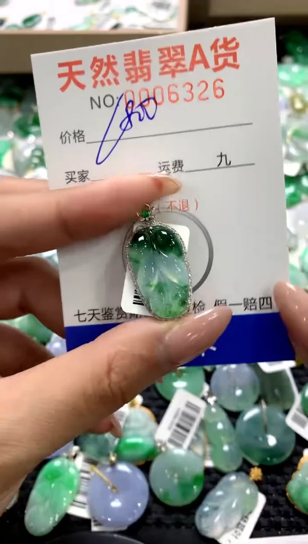 颈饰18K金镶嵌翡翠1111111111111111