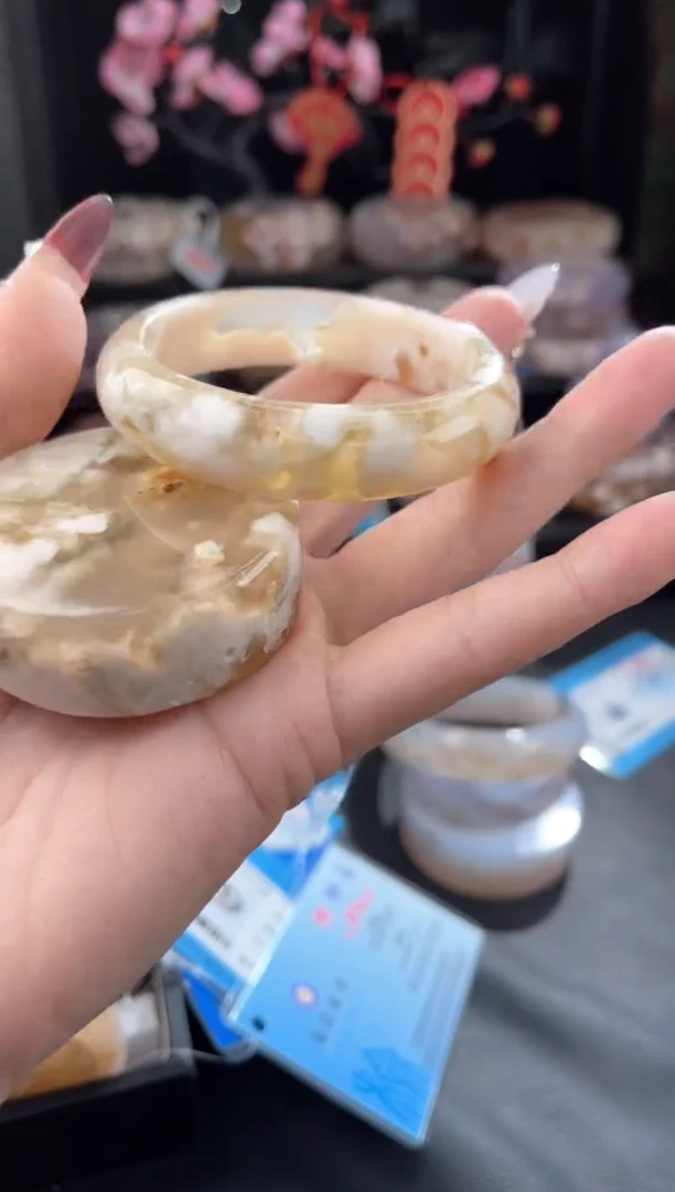 【闪购商品】石英质玉手镯未镶嵌54