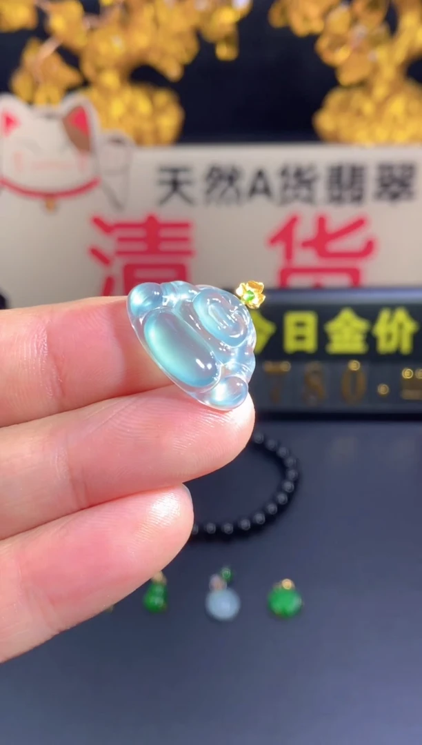 翡翠18K金镶嵌颈饰