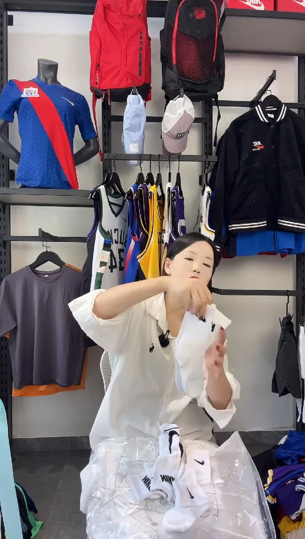 408 ·编码 耐克卫衣服饰过款为准 尺码·