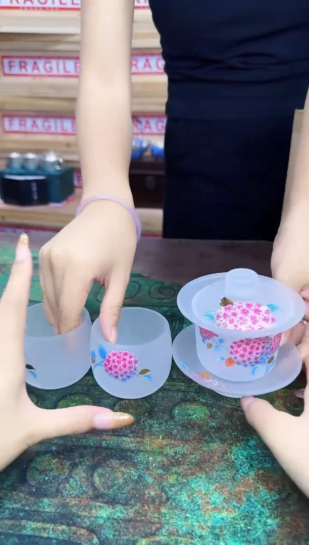 玻璃-磨砂红绣球花盖碗+公道+4杯+茶盘