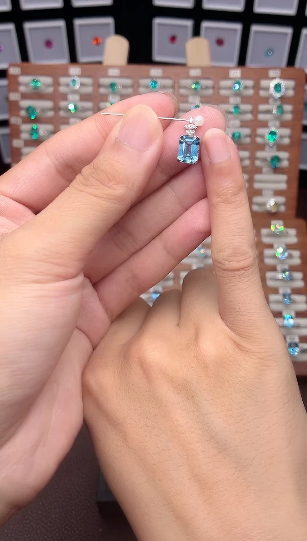 银S925镶嵌吊坠(赠链)海蓝宝石11111