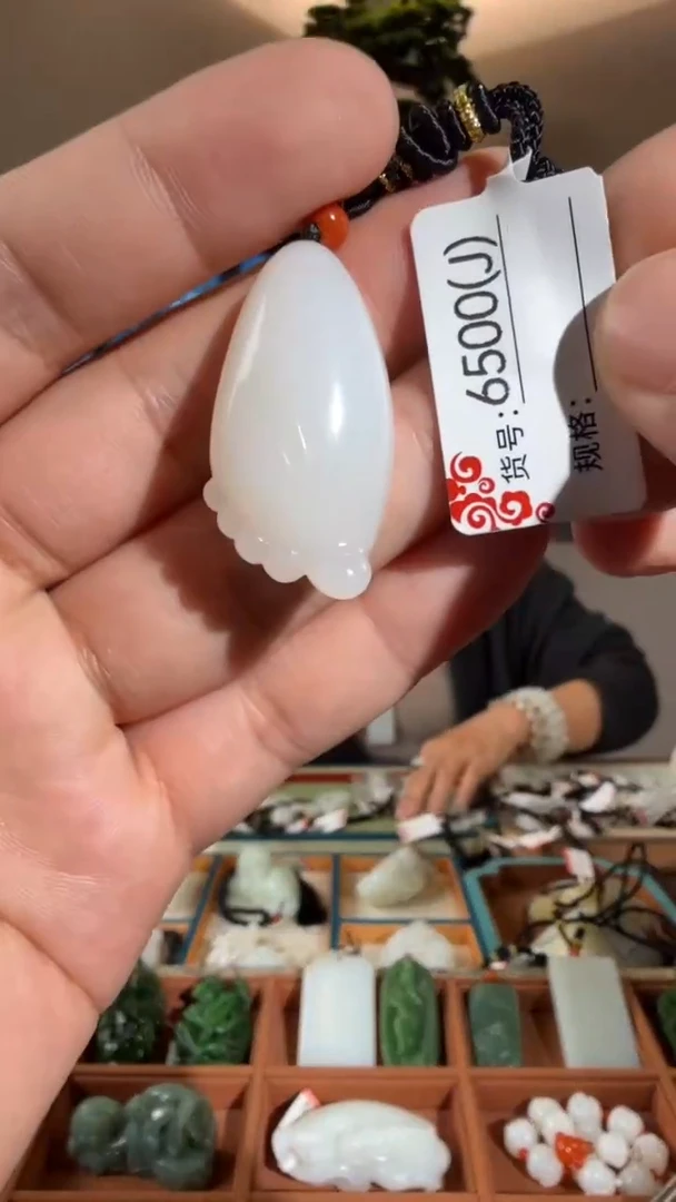 颈饰未镶嵌和田玉J