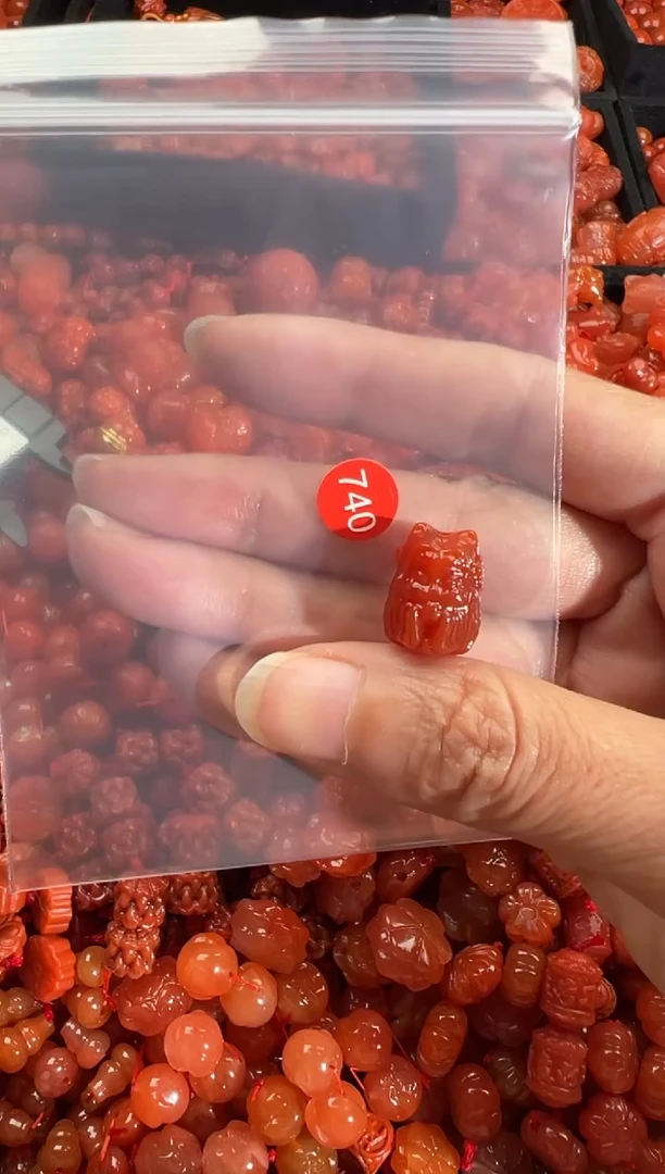 南红玛瑙未镶嵌颈饰1