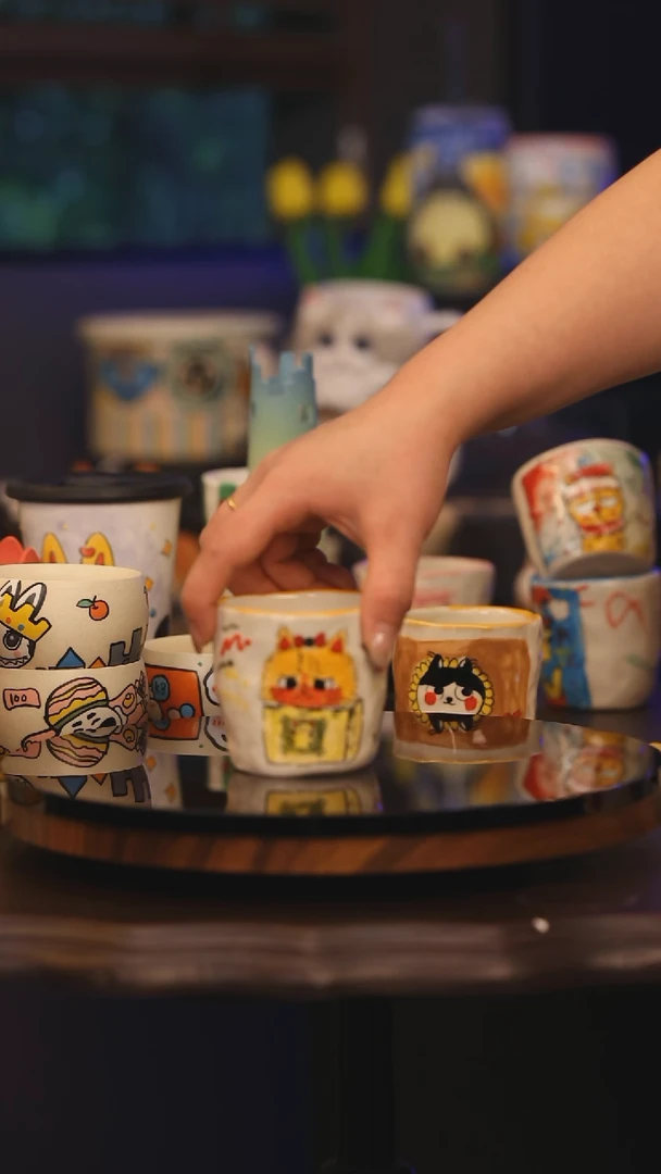 【闪购商品】摆件景德镇釉下彩绘设计师款式陶瓷