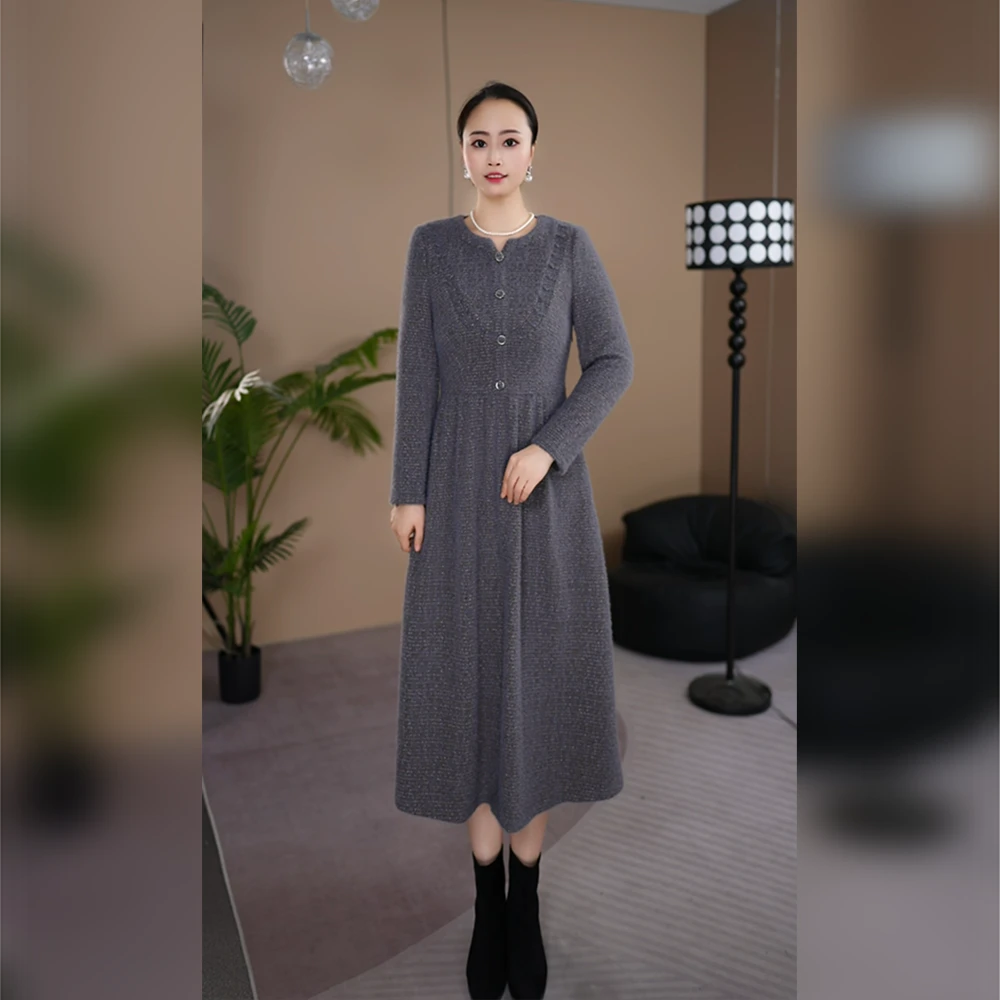 2025冬季新款加绒加厚轻奢气质摆裙长袖连衣裙长袖宽松减龄女装