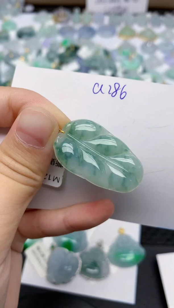 翡翠18K金镶嵌颈饰天然缅甸A货翡翠