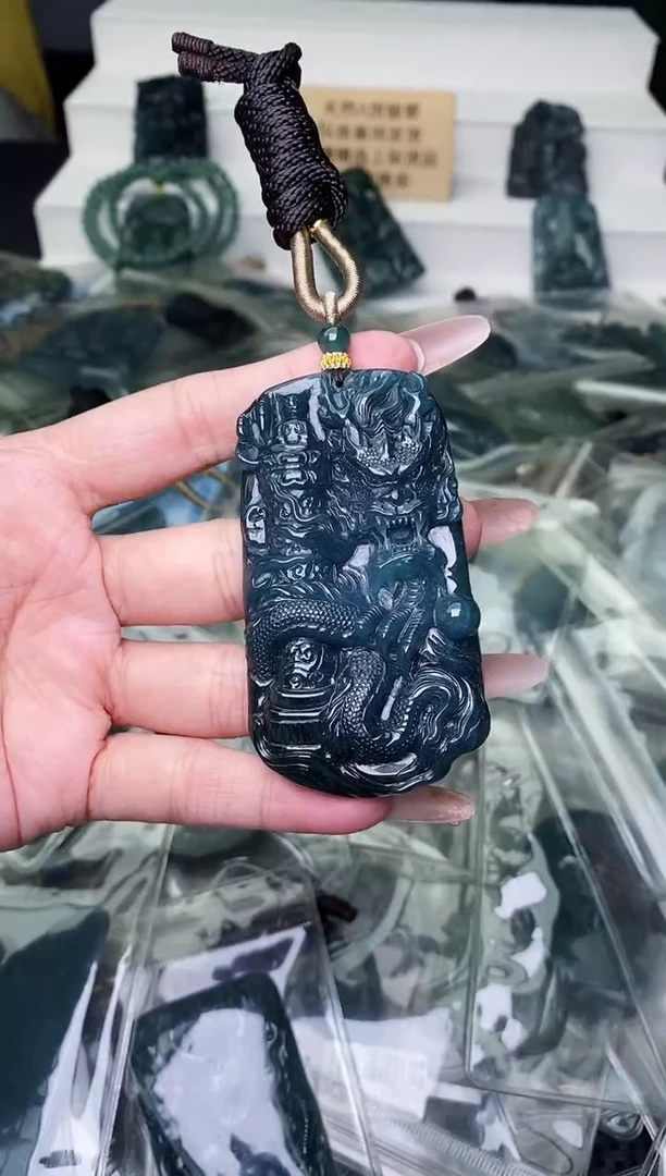 颈饰未镶嵌翡翠