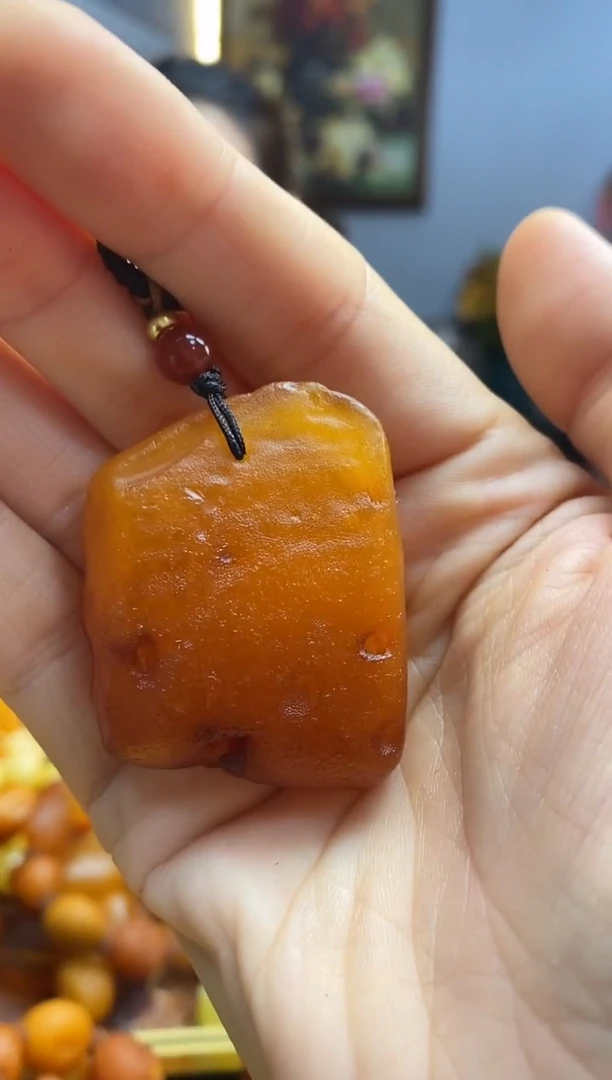 未镶嵌颈饰琥珀吊坠