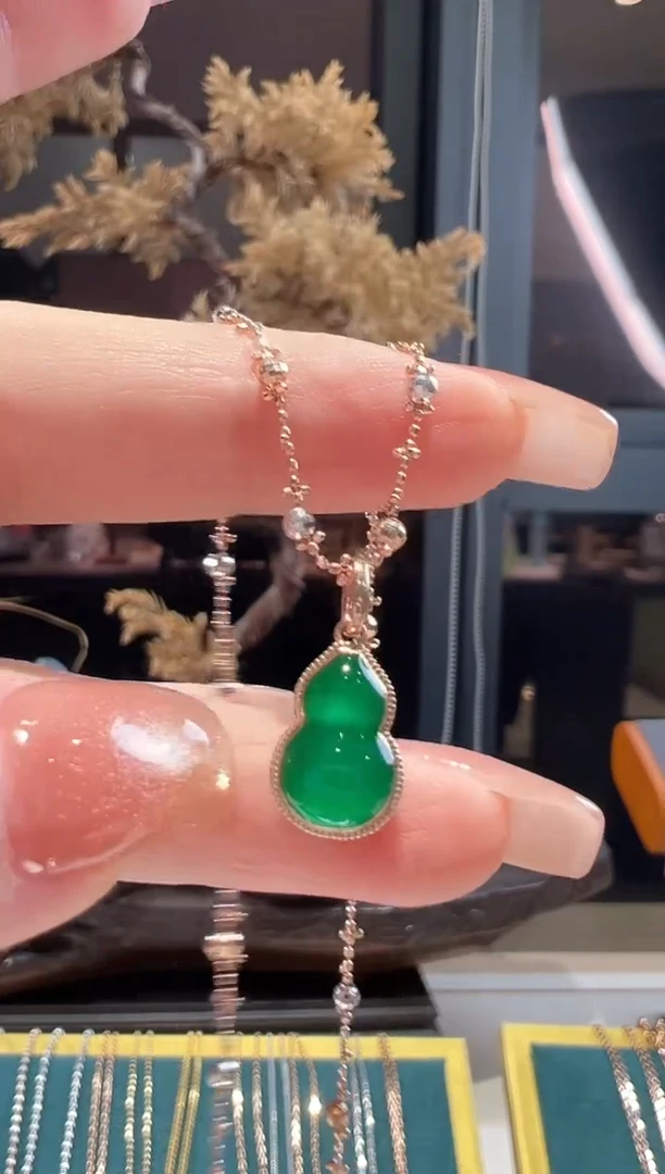 18K金吊坠(不含链)绿葫芦小吊坠K红